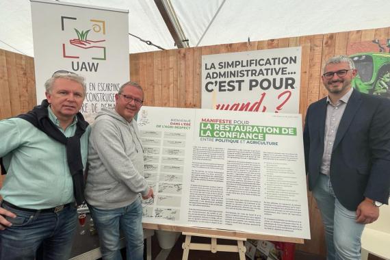 DéFI signant le Manifeste pour la Restauration de la Confiance entre agriculture et politique